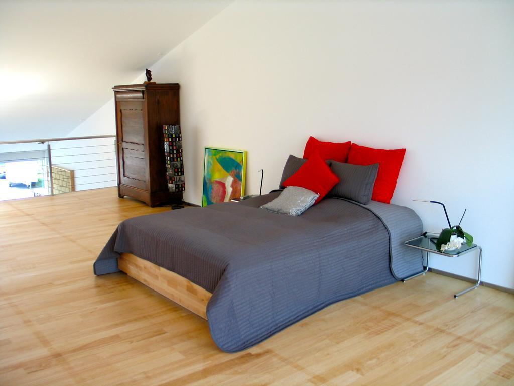 شقة Artist'S Loft Zur Maloya Ormalingen الغرفة الصورة